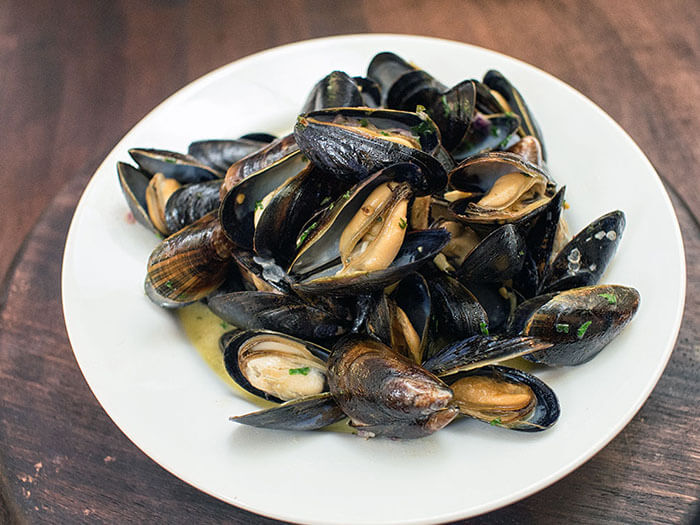 Mussels with Garlic and Ginger