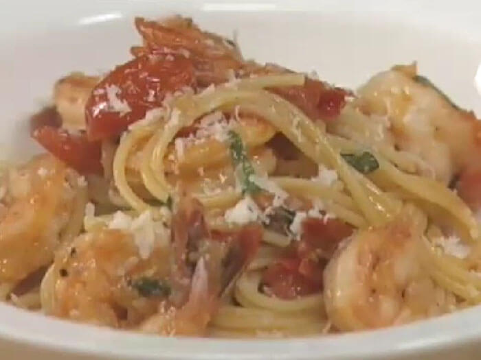 Pasta with Cherry Tomatoes, Basil and Shrimp