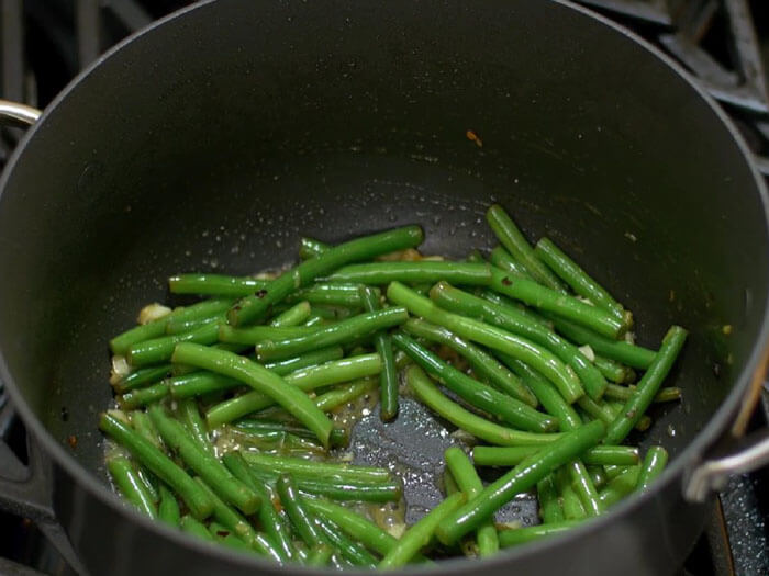 Sautéed Green Beans with Garlic and Lemon